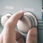 Hand tuning fm radio