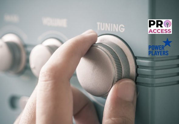 Hand tuning fm radio